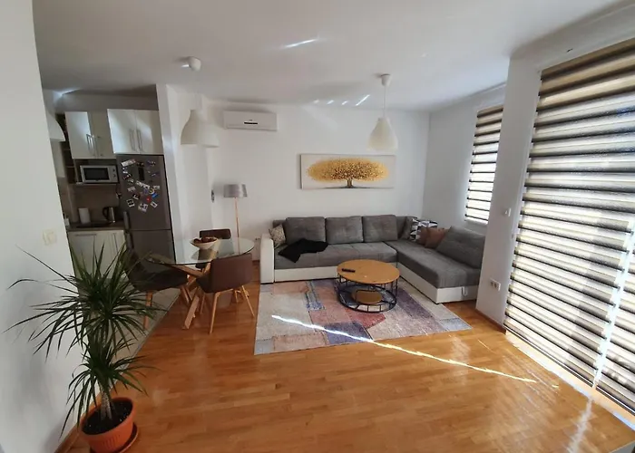 Sunny Home In Mostar With A Garage!